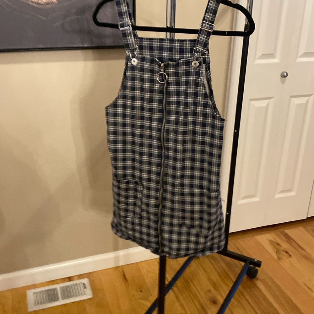 Women's size four sleeveless dress